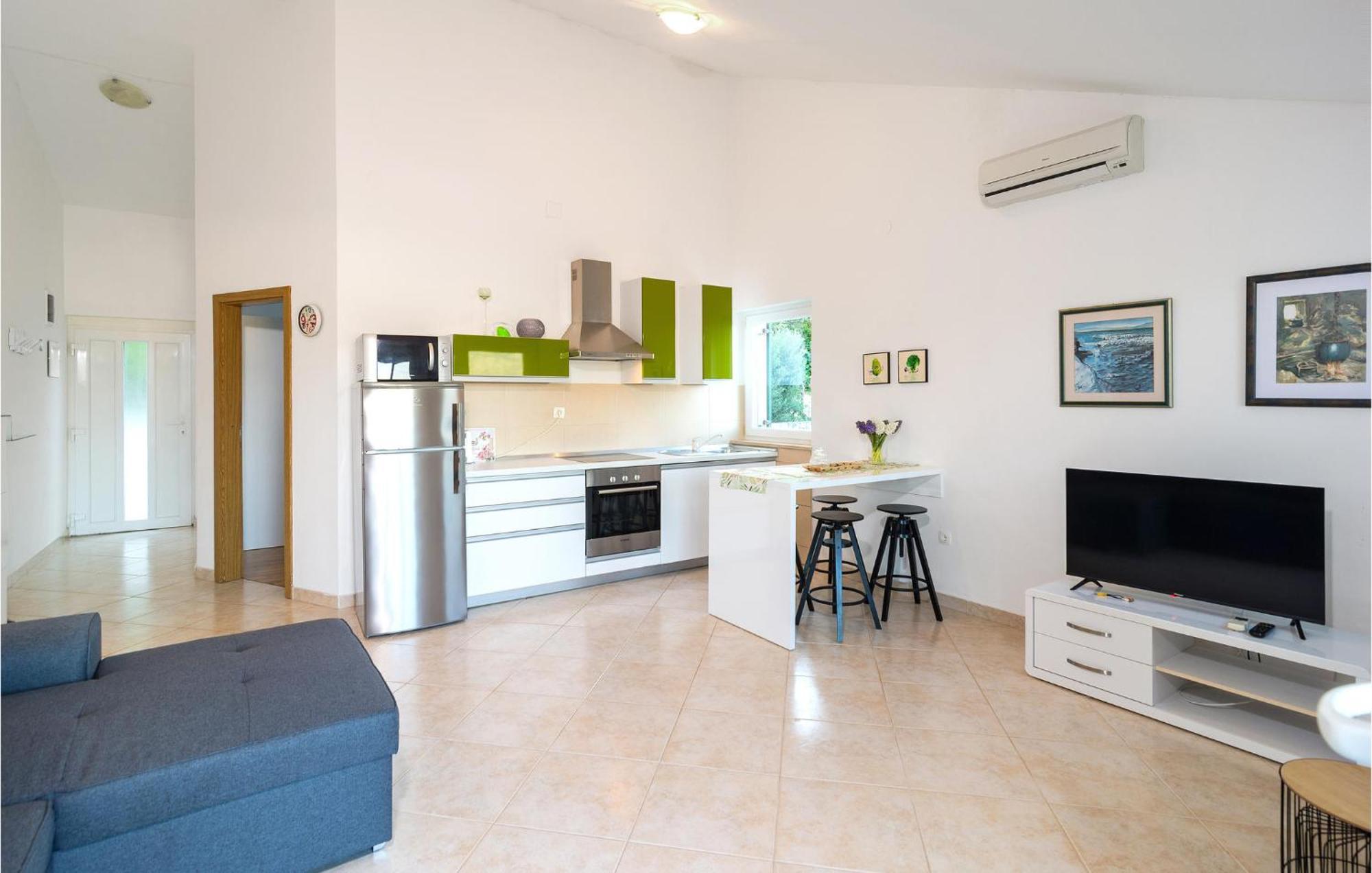 Nice Home In Postira With Outdoor Swimming Pool Екстериор снимка