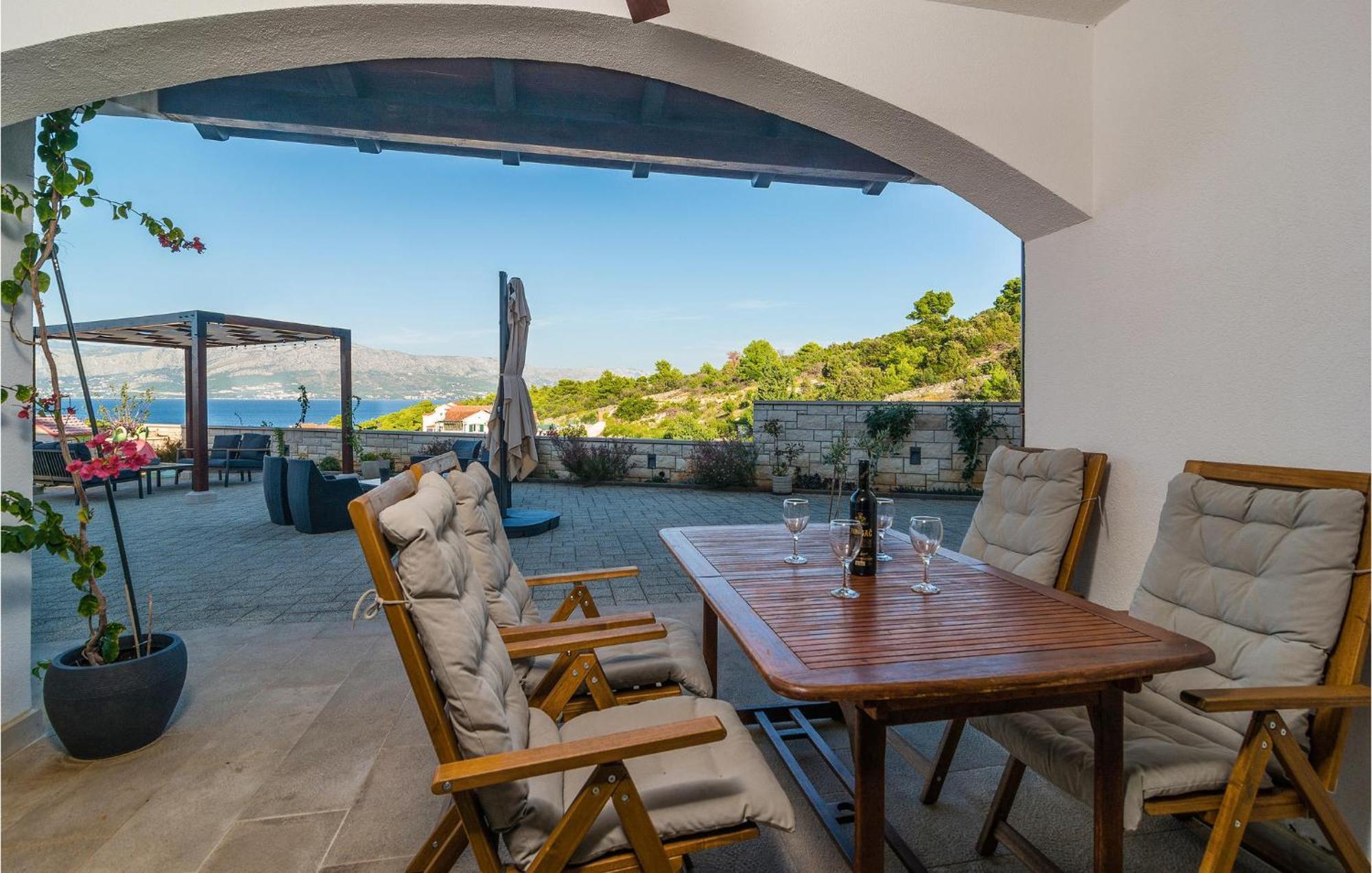 Nice Home In Postira With Outdoor Swimming Pool Екстериор снимка