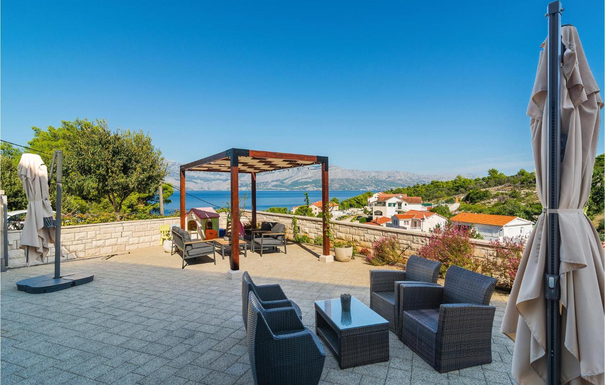 Nice Home In Postira With Outdoor Swimming Pool Екстериор снимка