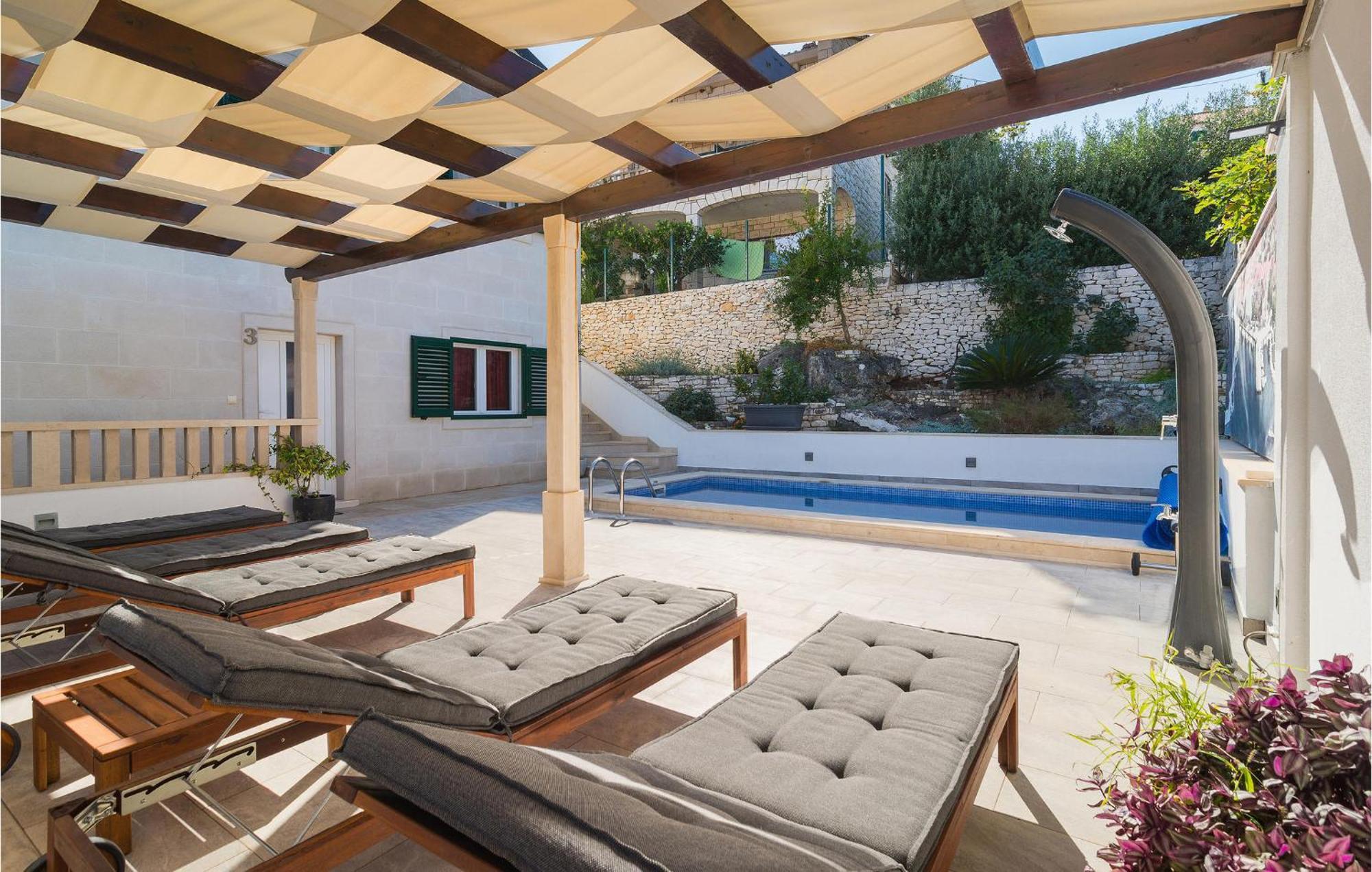 Nice Home In Postira With Outdoor Swimming Pool Екстериор снимка