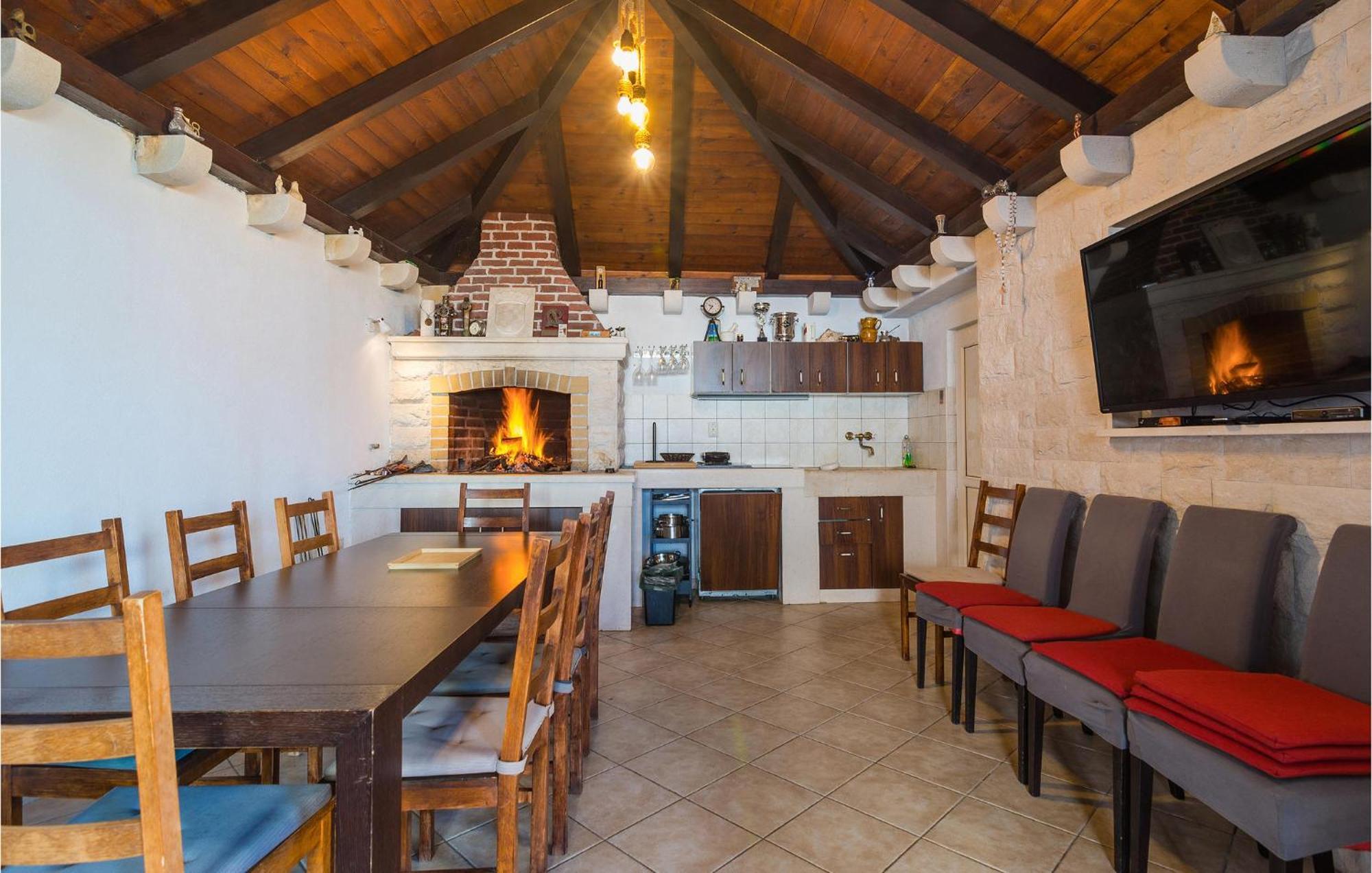 Nice Home In Postira With Outdoor Swimming Pool Екстериор снимка